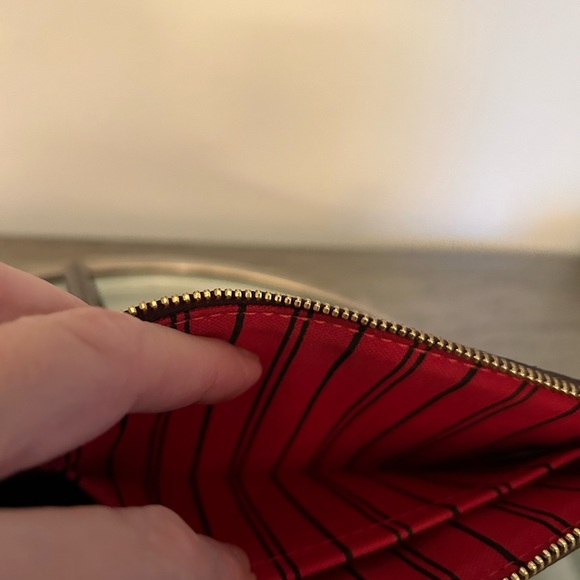 NWOT LOUIS VUITTON DAMIER WITH RED INSIDE POUCHETTE WRISLET CLUTCH W DUST BAG - Picture 5 of 14